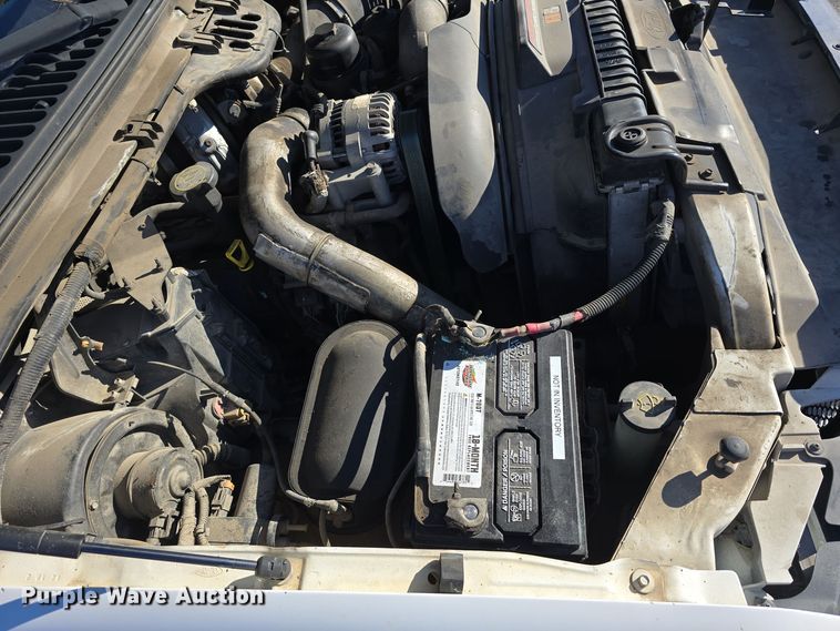 image for item DV0122 2003 Ford F450 Super Duty flatbed truck