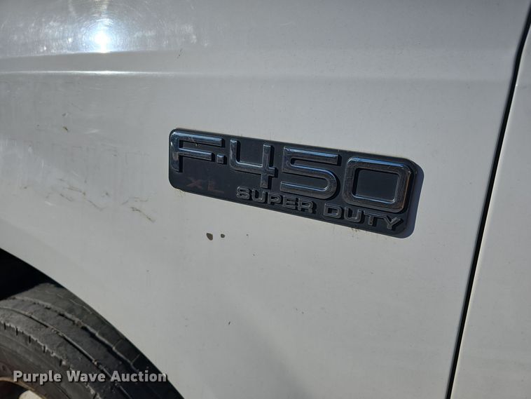 image for item DV0122 2003 Ford F450 Super Duty flatbed truck