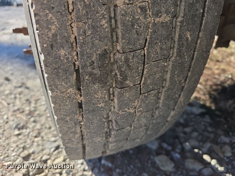 image for item DV0122 2003 Ford F450 Super Duty flatbed truck