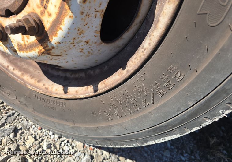 image for item DV0122 2003 Ford F450 Super Duty flatbed truck