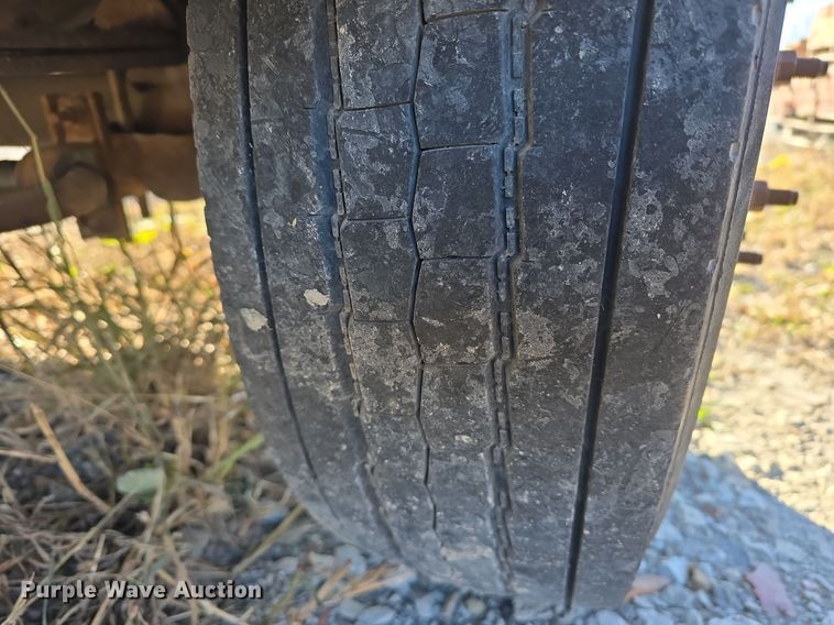 image for item DV0122 2003 Ford F450 Super Duty flatbed truck