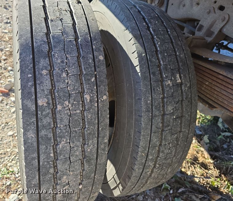 image for item DV0122 2003 Ford F450 Super Duty flatbed truck