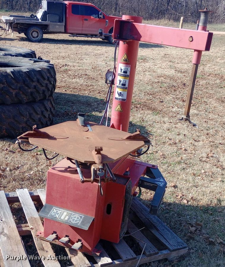 image for item DW0986 Tuxedo TC-950 tire machine