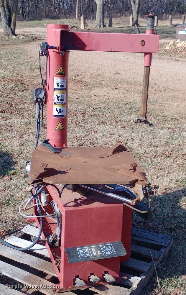 image for item DW0986 Tuxedo TC-950 tire machine