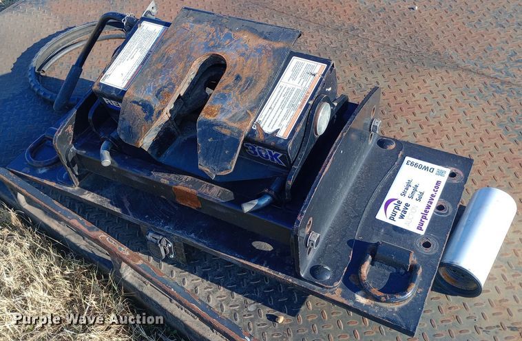 image for item DW0993 Reese 30k fifth wheel hitch