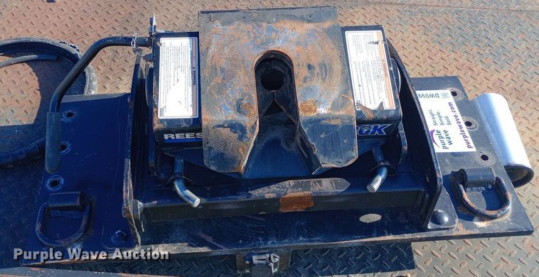image for item DW0993 Reese 30k fifth wheel hitch