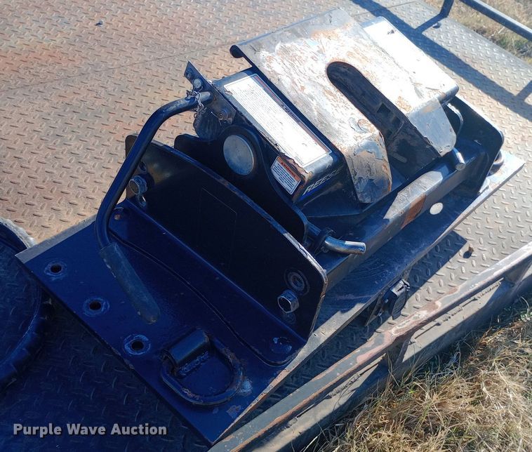 image for item DW0993 Reese 30k fifth wheel hitch