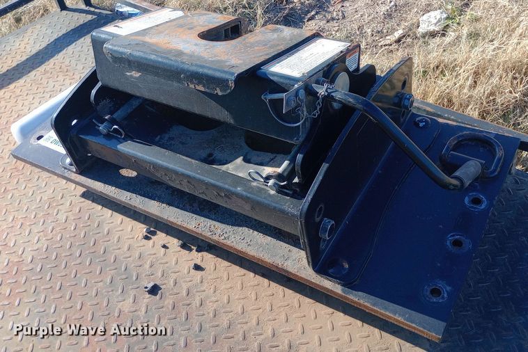 image for item DW0993 Reese 30k fifth wheel hitch