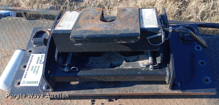 image for item DW0993 Reese 30k fifth wheel hitch