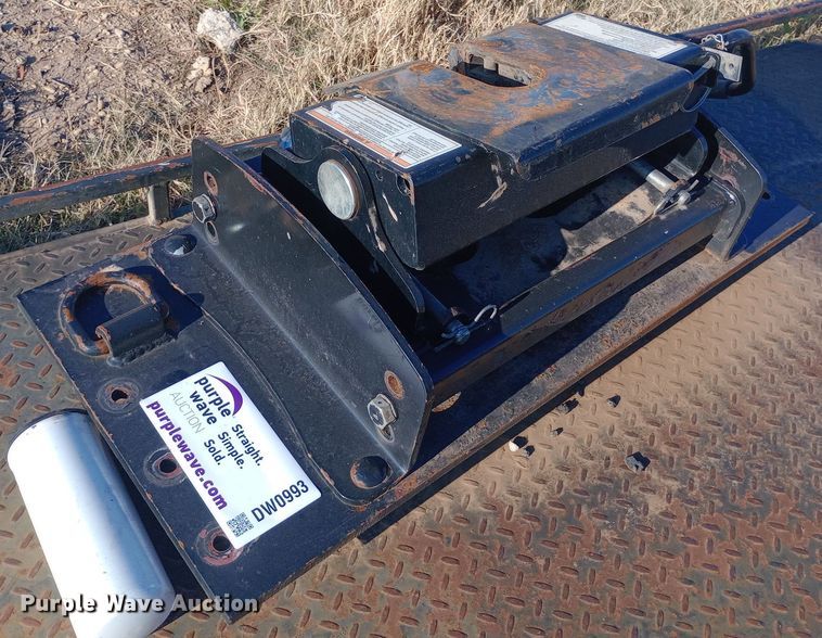 image for item DW0993 Reese 30k fifth wheel hitch