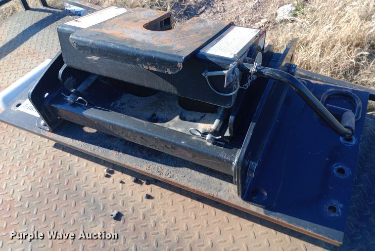 image for item DW0993 Reese 30k fifth wheel hitch
