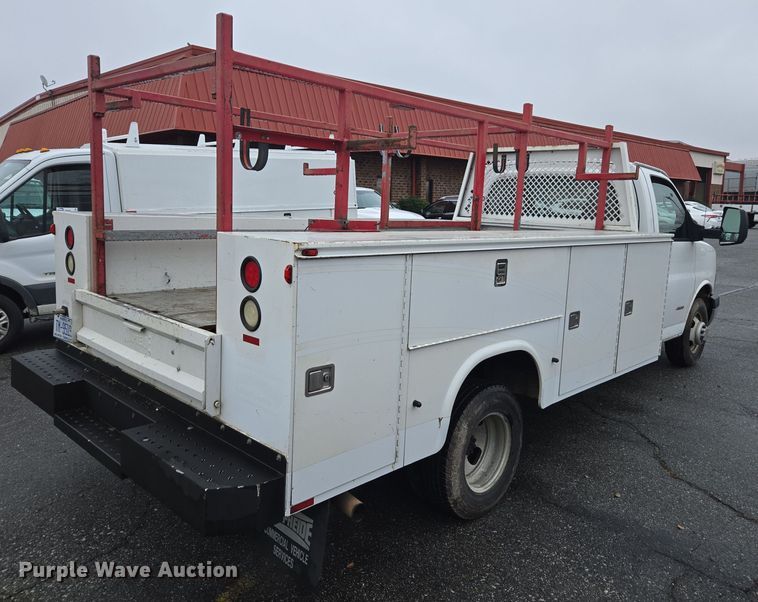 image for item DW1753 2012 Chevrolet Express 4500 utility/ service van