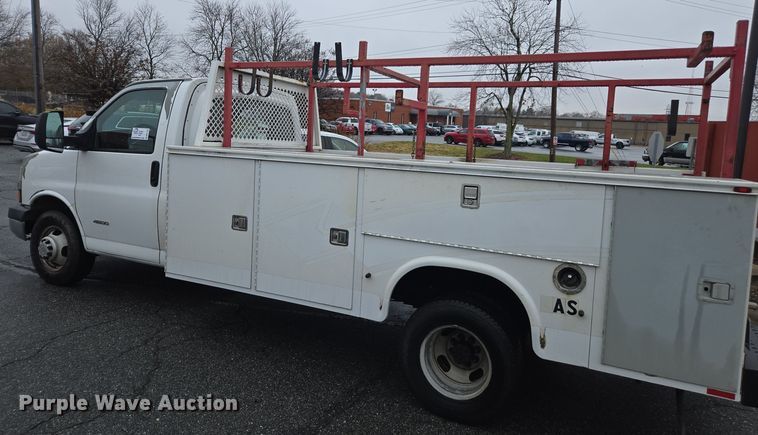 image for item DW1753 2012 Chevrolet Express 4500 utility/ service van