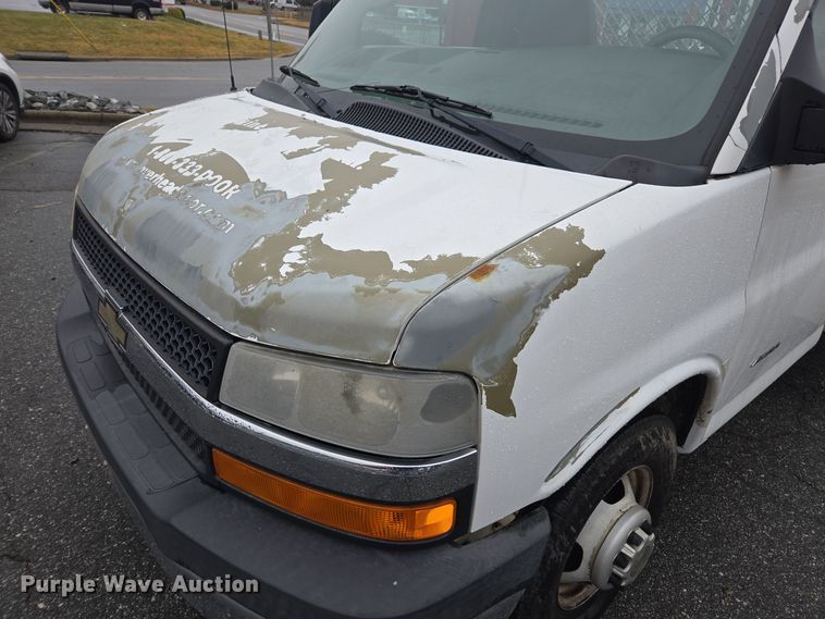 image for item DW1753 2012 Chevrolet Express 4500 utility/ service van