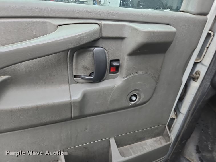 image for item DW1753 2012 Chevrolet Express 4500 utility/ service van