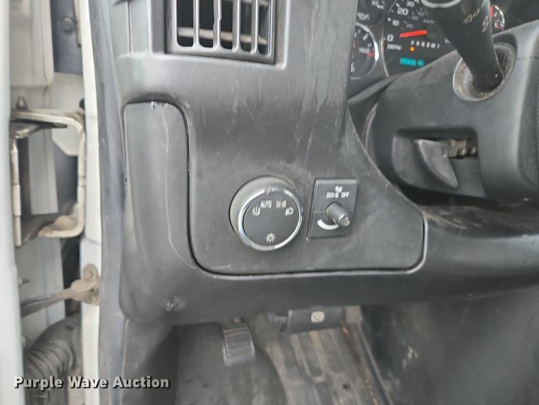 image for item DW1753 2012 Chevrolet Express 4500 utility/ service van