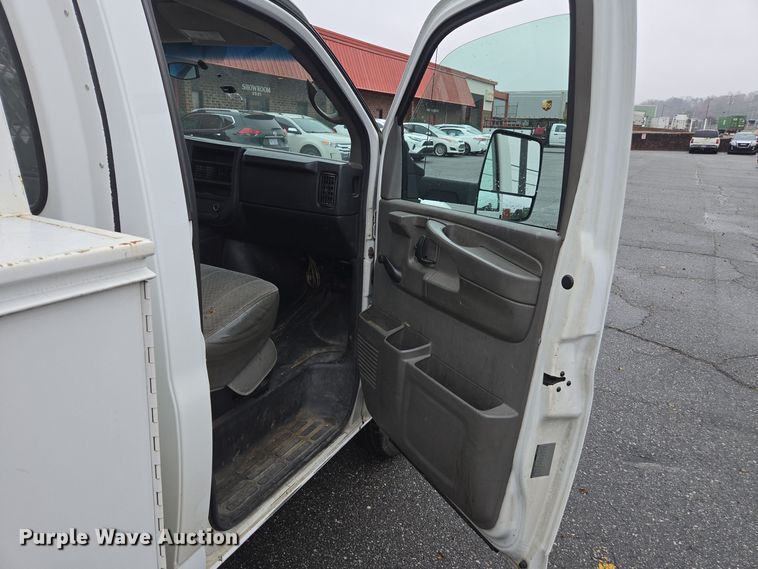 image for item DW1753 2012 Chevrolet Express 4500 utility/ service van