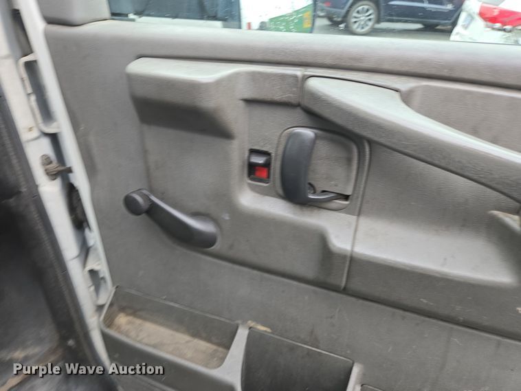 image for item DW1753 2012 Chevrolet Express 4500 utility/ service van