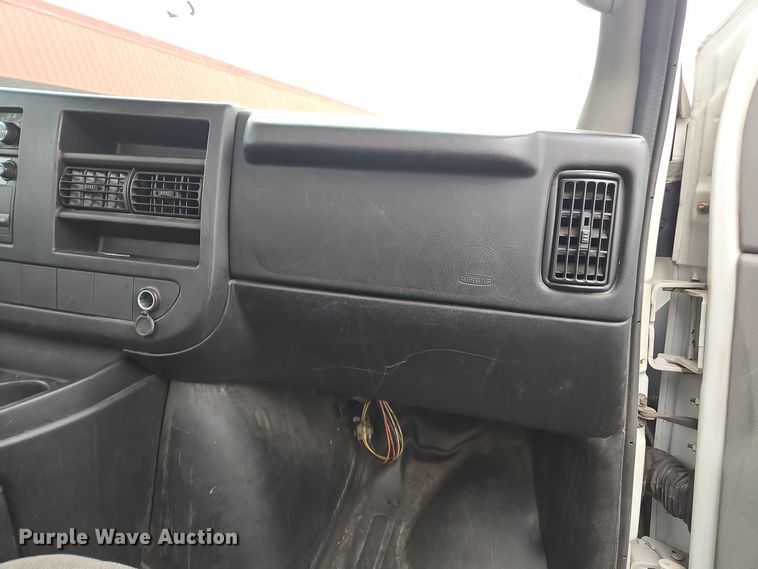 image for item DW1753 2012 Chevrolet Express 4500 utility/ service van