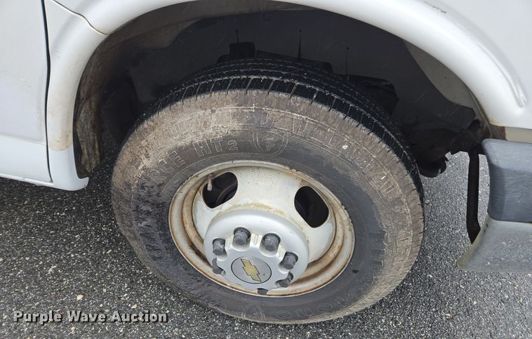 image for item DW1753 2012 Chevrolet Express 4500 utility/ service van