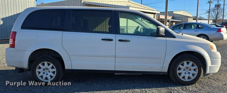 image for item DW3997 2008 Chrysler Town & Country van