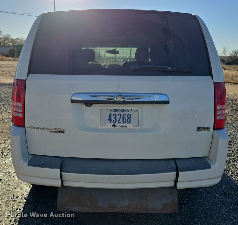 image for item DW3997 2008 Chrysler Town & Country van