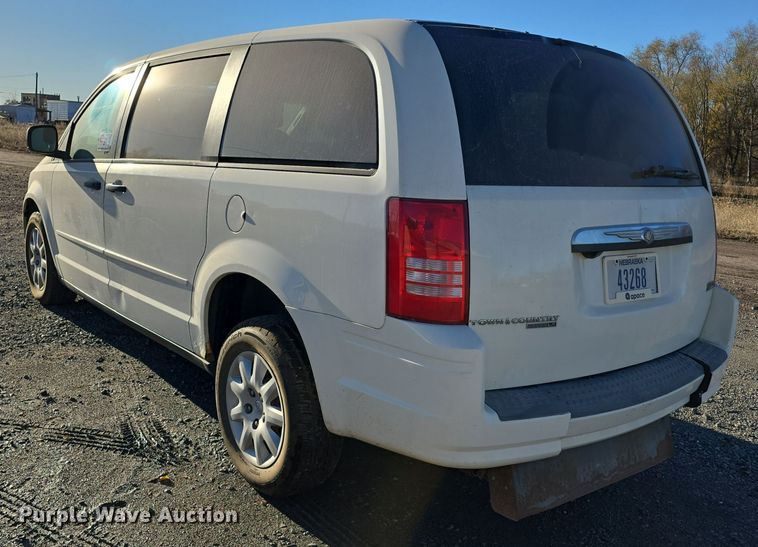 image for item DW3997 2008 Chrysler Town & Country van