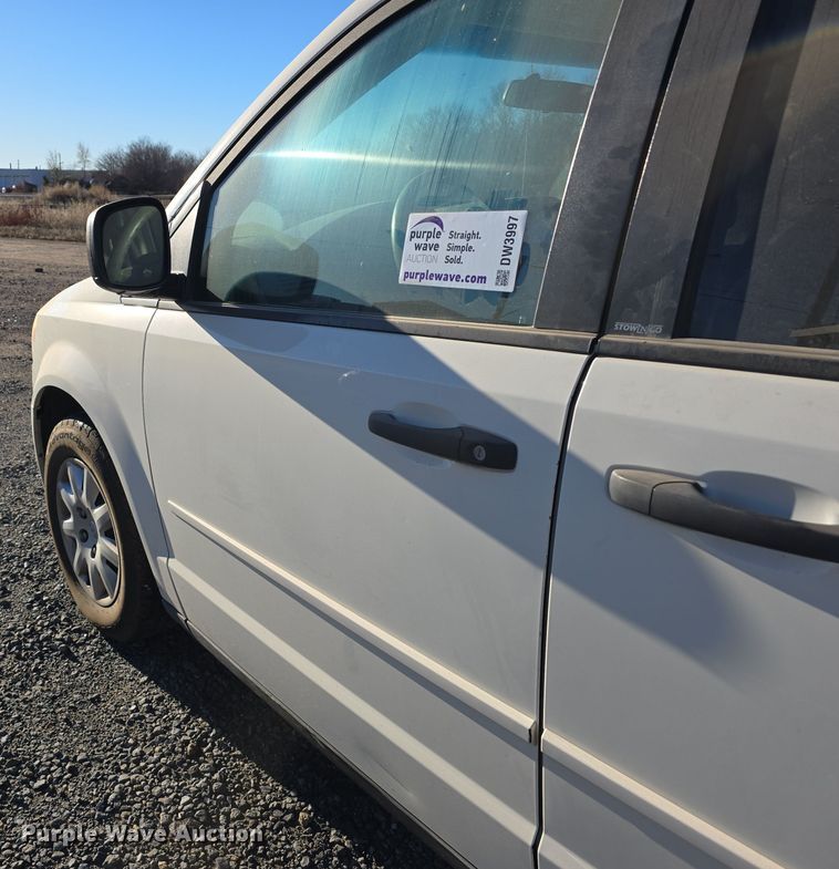 image for item DW3997 2008 Chrysler Town & Country van