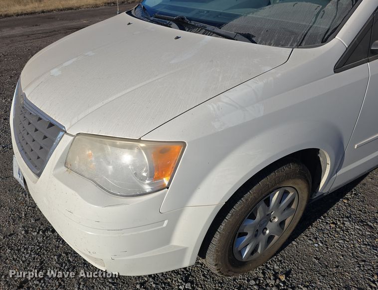 image for item DW3997 2008 Chrysler Town & Country van