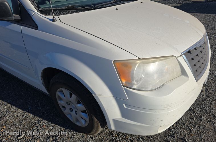 image for item DW3997 2008 Chrysler Town & Country van