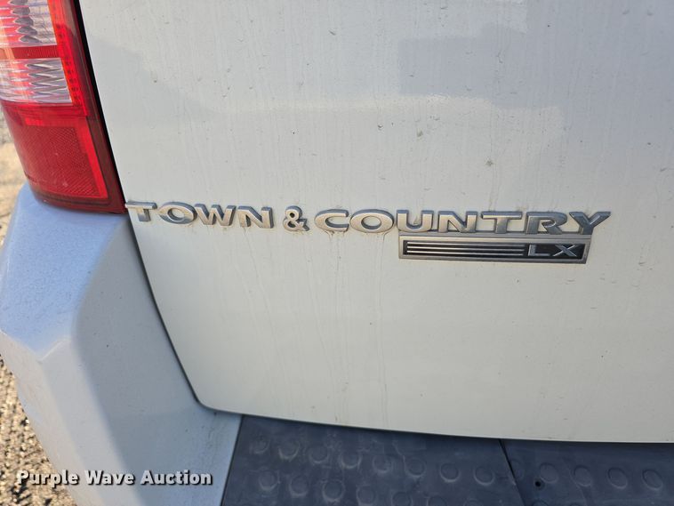 image for item DW3997 2008 Chrysler Town & Country van