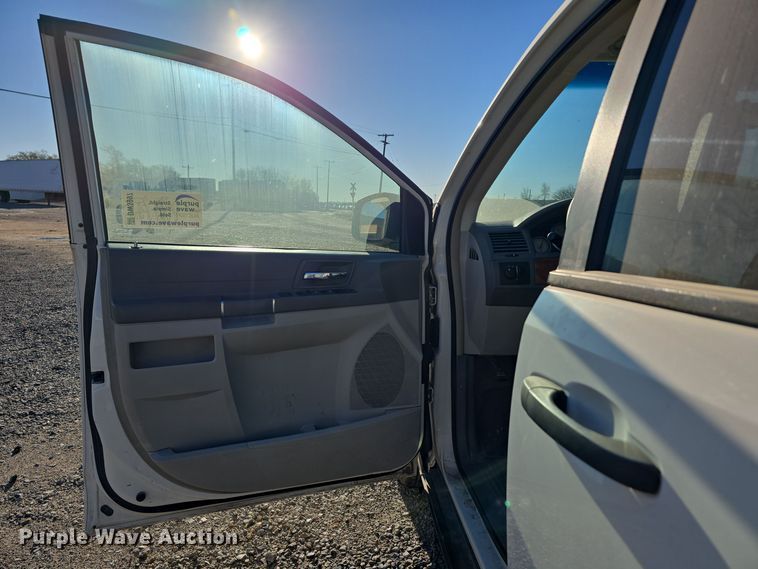image for item DW3997 2008 Chrysler Town & Country van