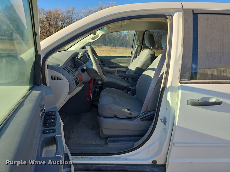 image for item DW3997 2008 Chrysler Town & Country van