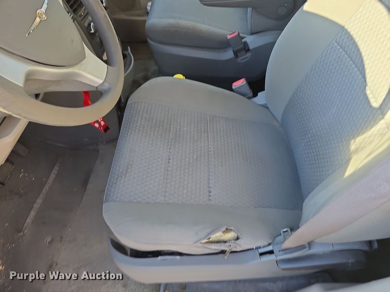 image for item DW3997 2008 Chrysler Town & Country van