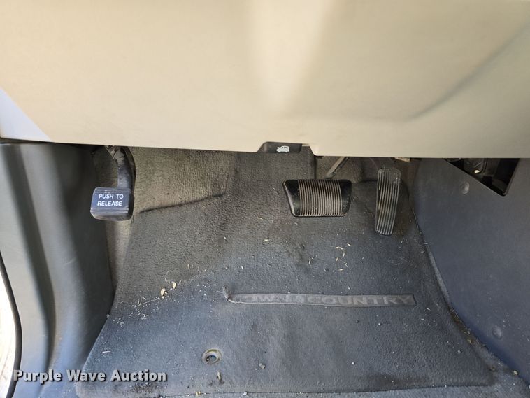 image for item DW3997 2008 Chrysler Town & Country van