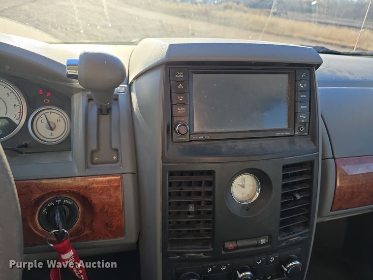 image for item DW3997 2008 Chrysler Town & Country van