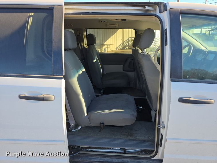 image for item DW3997 2008 Chrysler Town & Country van