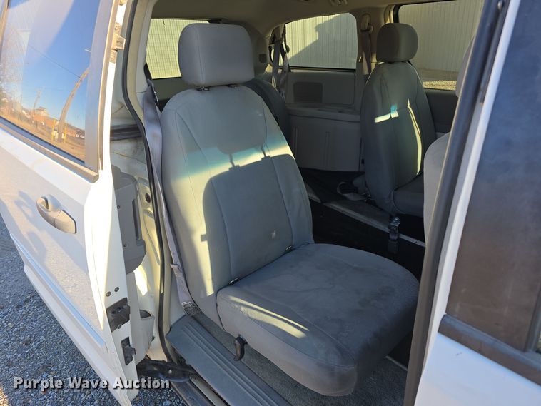 image for item DW3997 2008 Chrysler Town & Country van