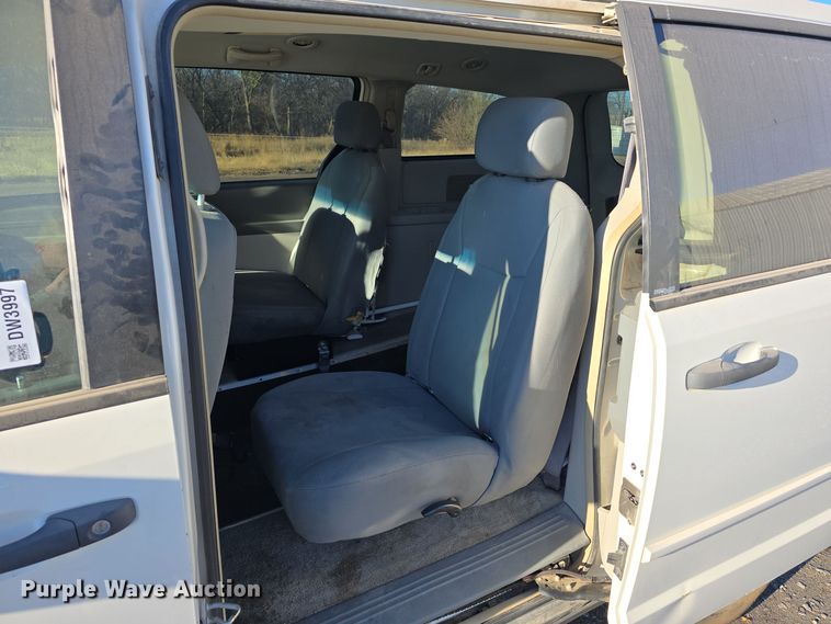 image for item DW3997 2008 Chrysler Town & Country van