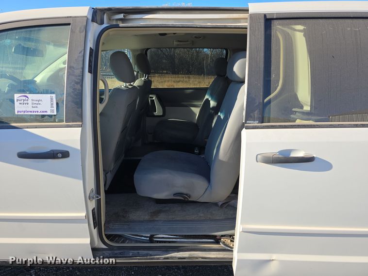 image for item DW3997 2008 Chrysler Town & Country van