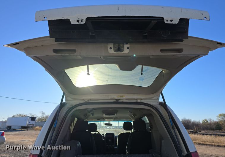 image for item DW3997 2008 Chrysler Town & Country van