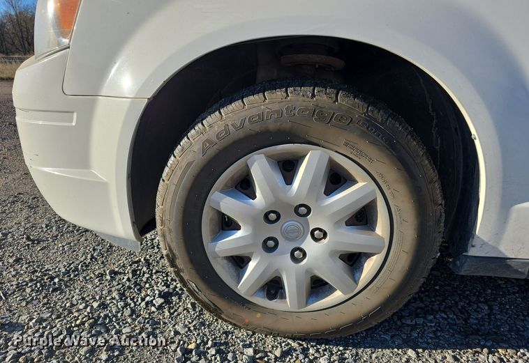 image for item DW3997 2008 Chrysler Town & Country van