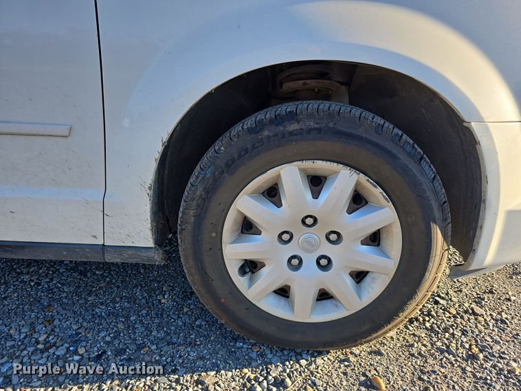 image for item DW3997 2008 Chrysler Town & Country van