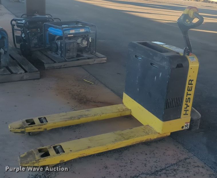 image for item DW5047 Hyster W40Z pallet jack