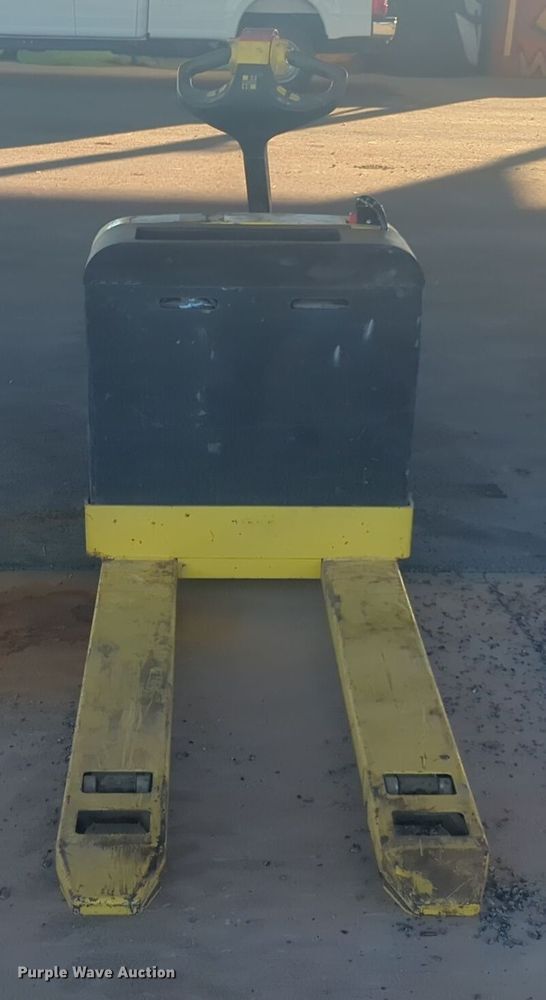image for item DW5047 Hyster W40Z pallet jack