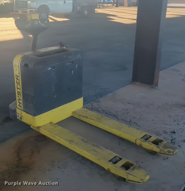 image for item DW5047 Hyster W40Z pallet jack