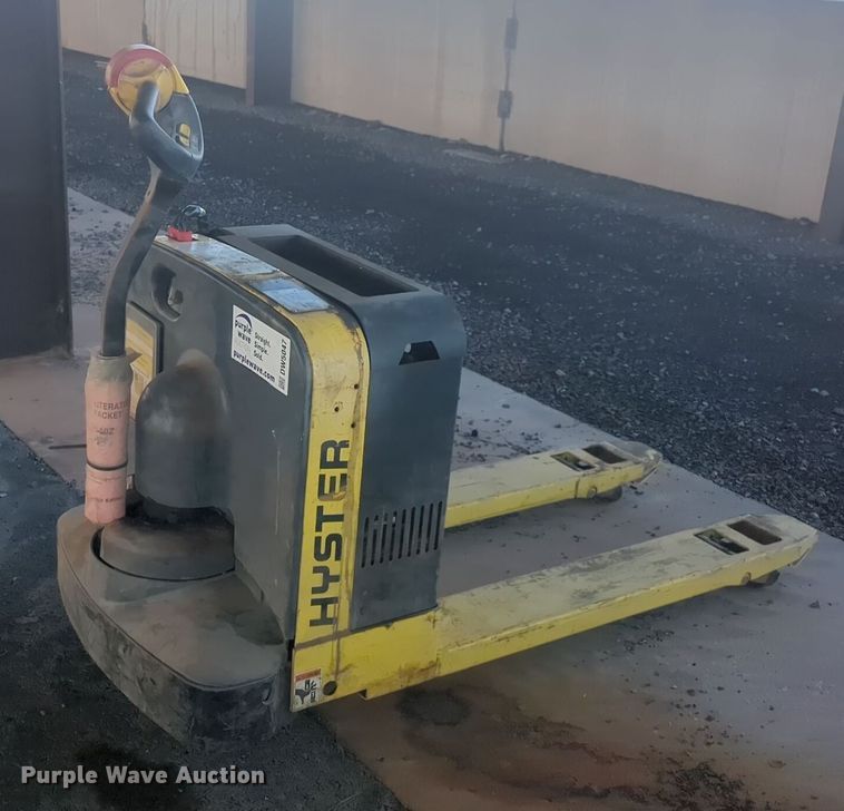 image for item DW5047 Hyster W40Z pallet jack