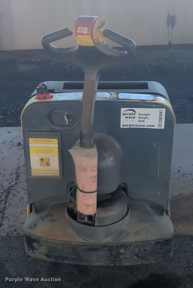 image for item DW5047 Hyster W40Z pallet jack