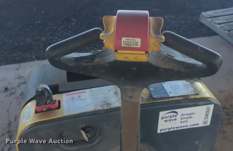 image for item DW5047 Hyster W40Z pallet jack