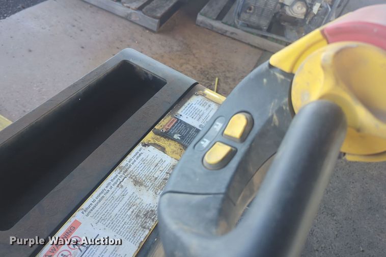 image for item DW5047 Hyster W40Z pallet jack